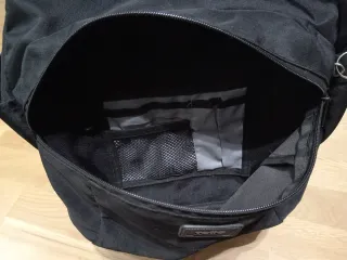 Mochila Negra con Ruedas Totto