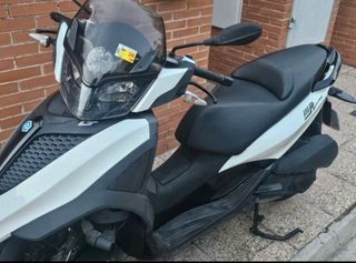 Moto  3 ruedas Piaggio MP3 300 yourban LT
