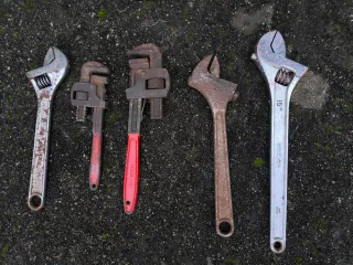 Juego de 5 llaves inglesas y de tubo