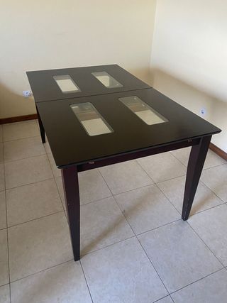 Mesa comedor y zapatero.