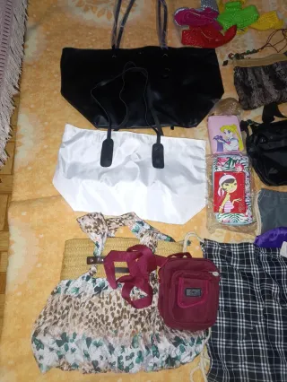 Lote de bolsos, monedero y cinturones