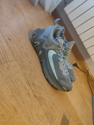 Zapatillas Baloncesto Nike Grises