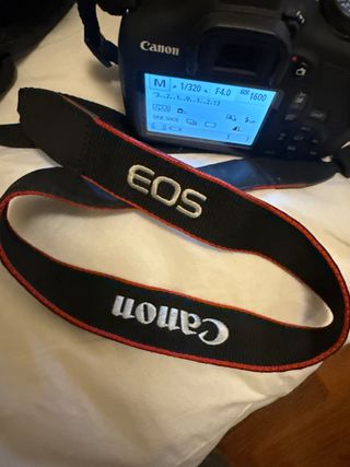 Canon EOS 2000D + Objetivo 75-300mm - NEGOCIABLE