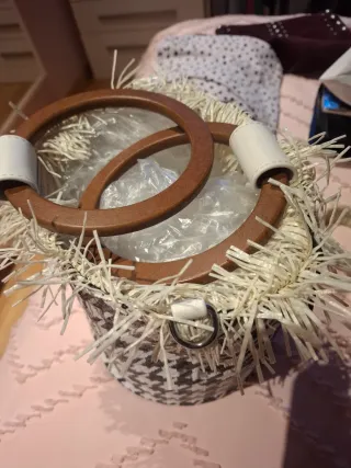 Bolso capazo estampado.