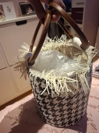 Bolso capazo estampado.