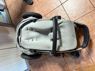 Silla de paseo Quinny gris, ruedas grandes