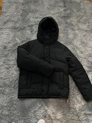 Chaqueta Abrigo Negra con Capucha