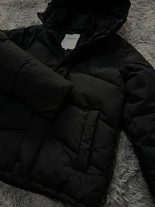 Chaqueta Abrigo Negra con Capucha