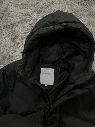 Chaqueta Abrigo Negra con Capucha