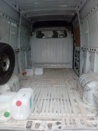 Maquinaria de carpintería y vehiculo