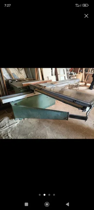 Maquinaria de carpintería y vehiculo