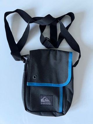 Bolso bandolera Quiksilver negro y azul