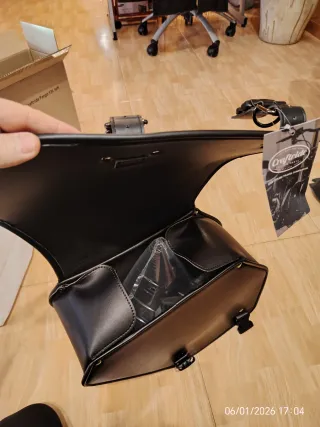 Alforja Honda Rebel Negra Cuero.