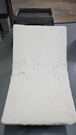 Cuna de Viaje Plegable BabyBjorn + Colchón + Funda