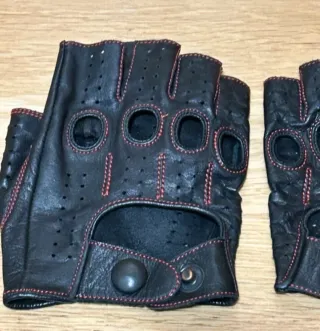 Mitones de piel negros