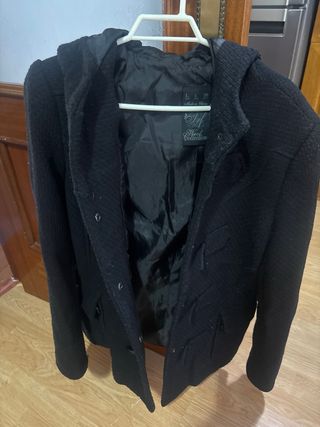 Abrigo negro con capucha Talla M