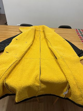 Abrigo largo piel sintética forro amarillo