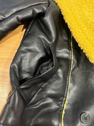 Abrigo largo piel sintética forro amarillo