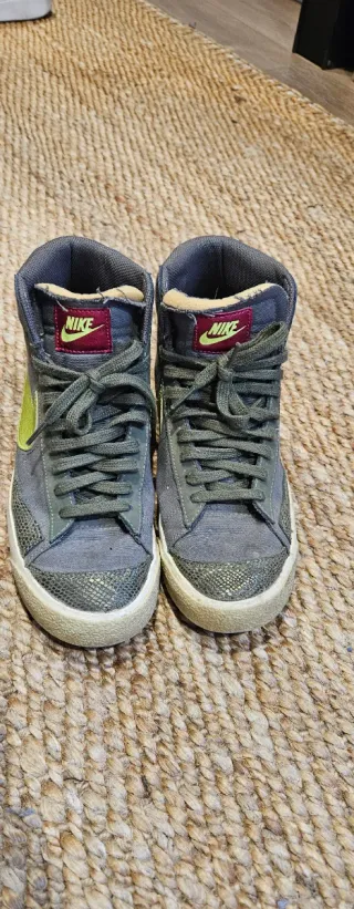 Zapatillas Nike Mid Top Grises y Verdes