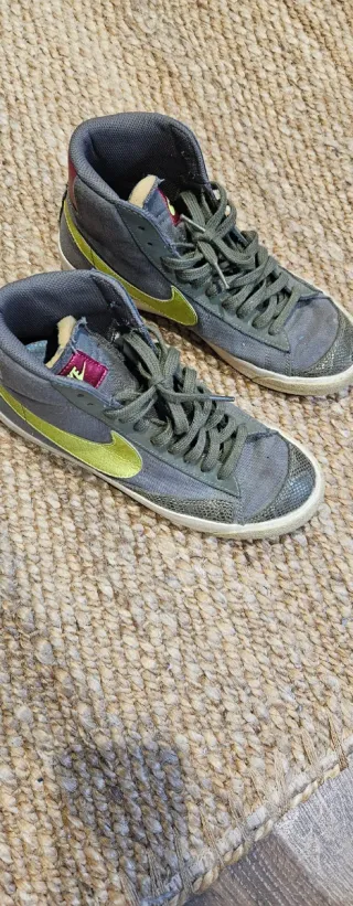 Zapatillas Nike Mid Top Grises y Verdes