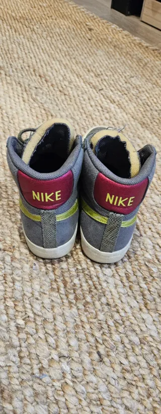 Zapatillas Nike Mid Top Grises y Verdes