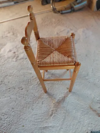 Cuatro Taburetes de barra de bar madera y ratán