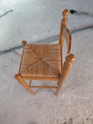 Cuatro Taburetes de barra de bar madera y ratán