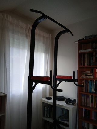 Banco de flexiones y dominadas