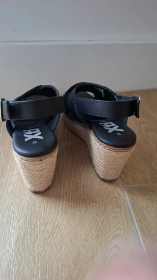 Sandalias cuña negras