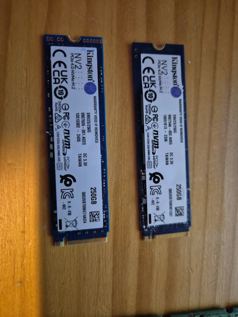 2x Kingston NV2 250GB PCIe 4.0 NVMe M.2 SSD