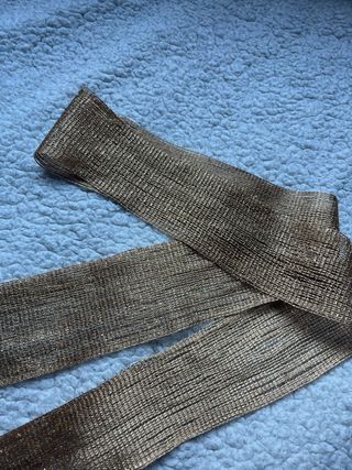 Fular cuello dorado con flecos