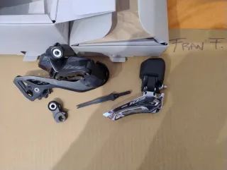 Cambio y desviador Shimano 105 Di2