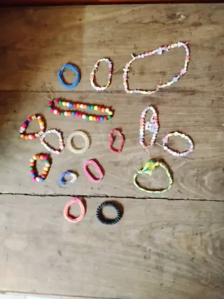 Braccialetti e collane per bambini