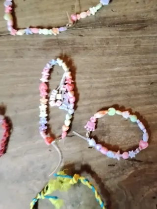 Braccialetti e collane per bambini