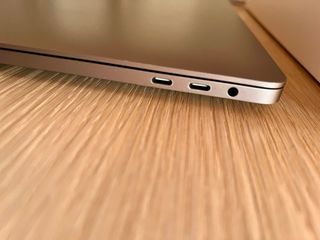 MacBook Pro (16", 2019)