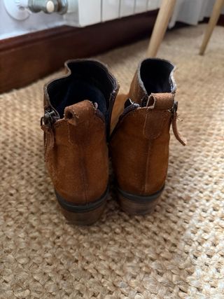 Botines serraje ante tacón bajo