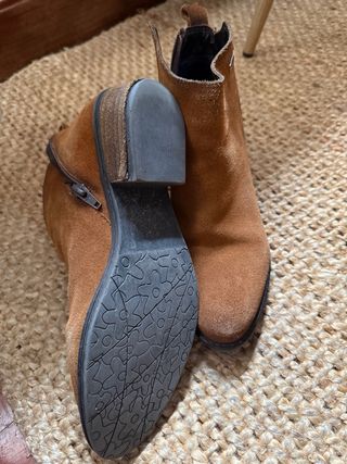 Botines serraje ante tacón bajo