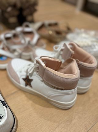 Lote 11 pares: Zapatillas y Sandalias T. 36/37