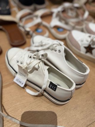 Lote 11 pares: Zapatillas y Sandalias T. 36/37