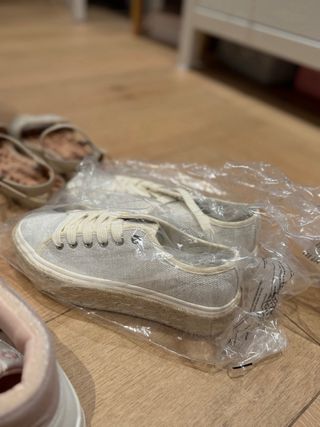 Lote 11 pares: Zapatillas y Sandalias T. 36/37