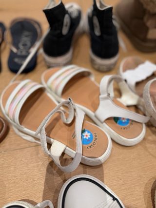 Lote 11 pares: Zapatillas y Sandalias T. 36/37