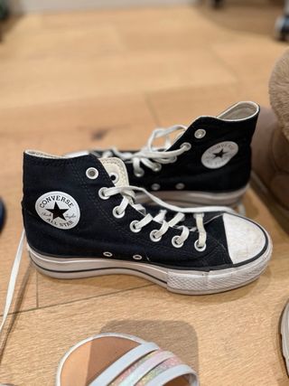 Lote 11 pares: Zapatillas y Sandalias T. 36/37