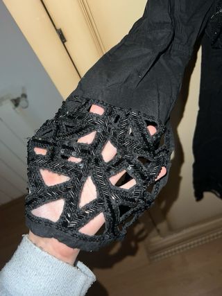 Vestido negro con pedrería