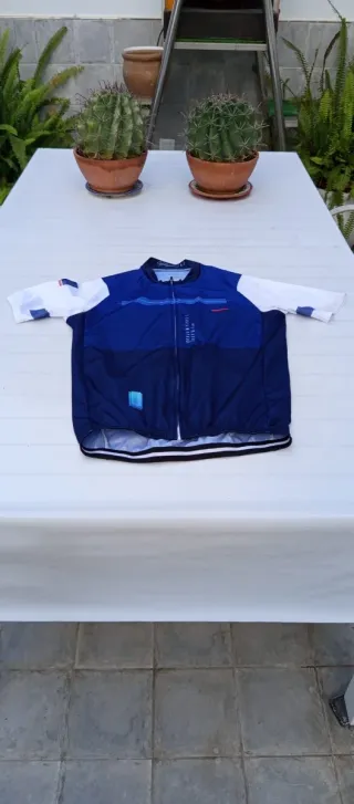 Maillot ciclista azul y blanco
