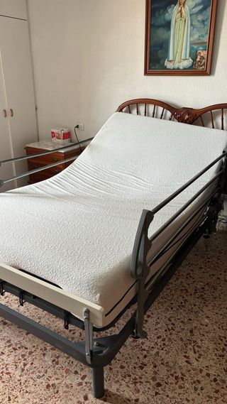 Cama articulada con motor y barandillas