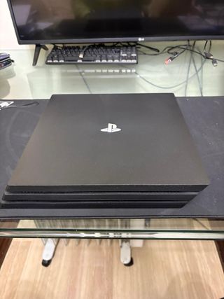 PS4 Pro 1TB + 3 Juegos