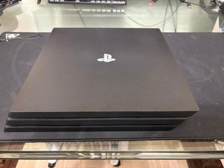 PS4 Pro 1TB + 3 Juegos