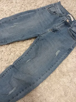 Pantalones vaqueros desgastados