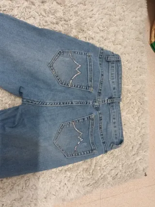 Pantalones vaqueros desgastados