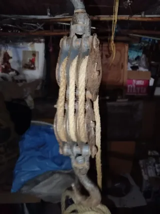 Polea triple antigua de metal/hierro